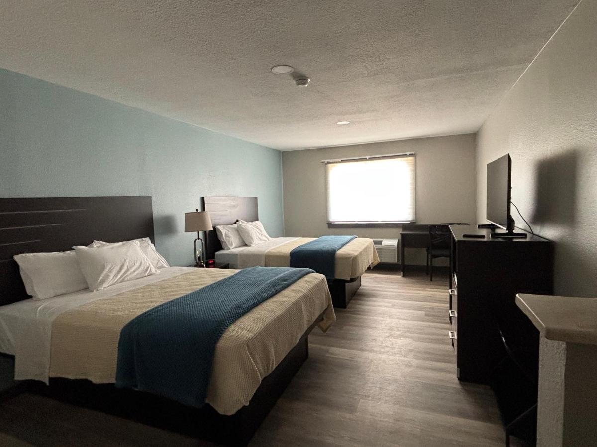 Double queen room with lake-view window